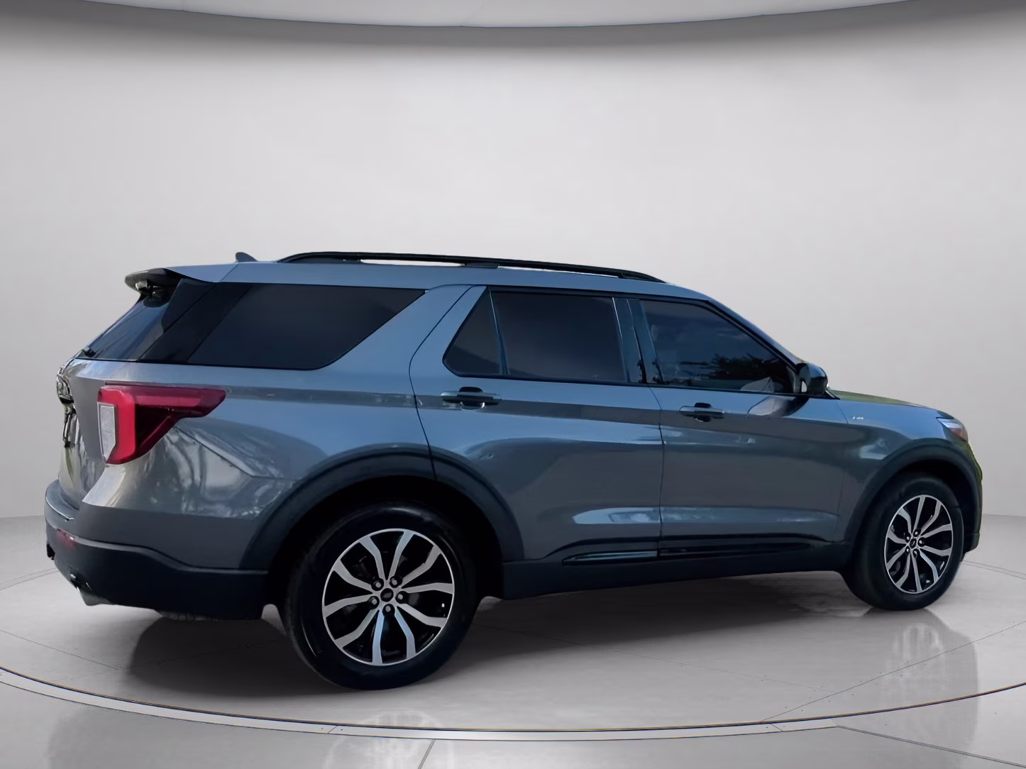 2023 Carbonized Gray Metallic Ford Explorer ST-Line RWD SUV