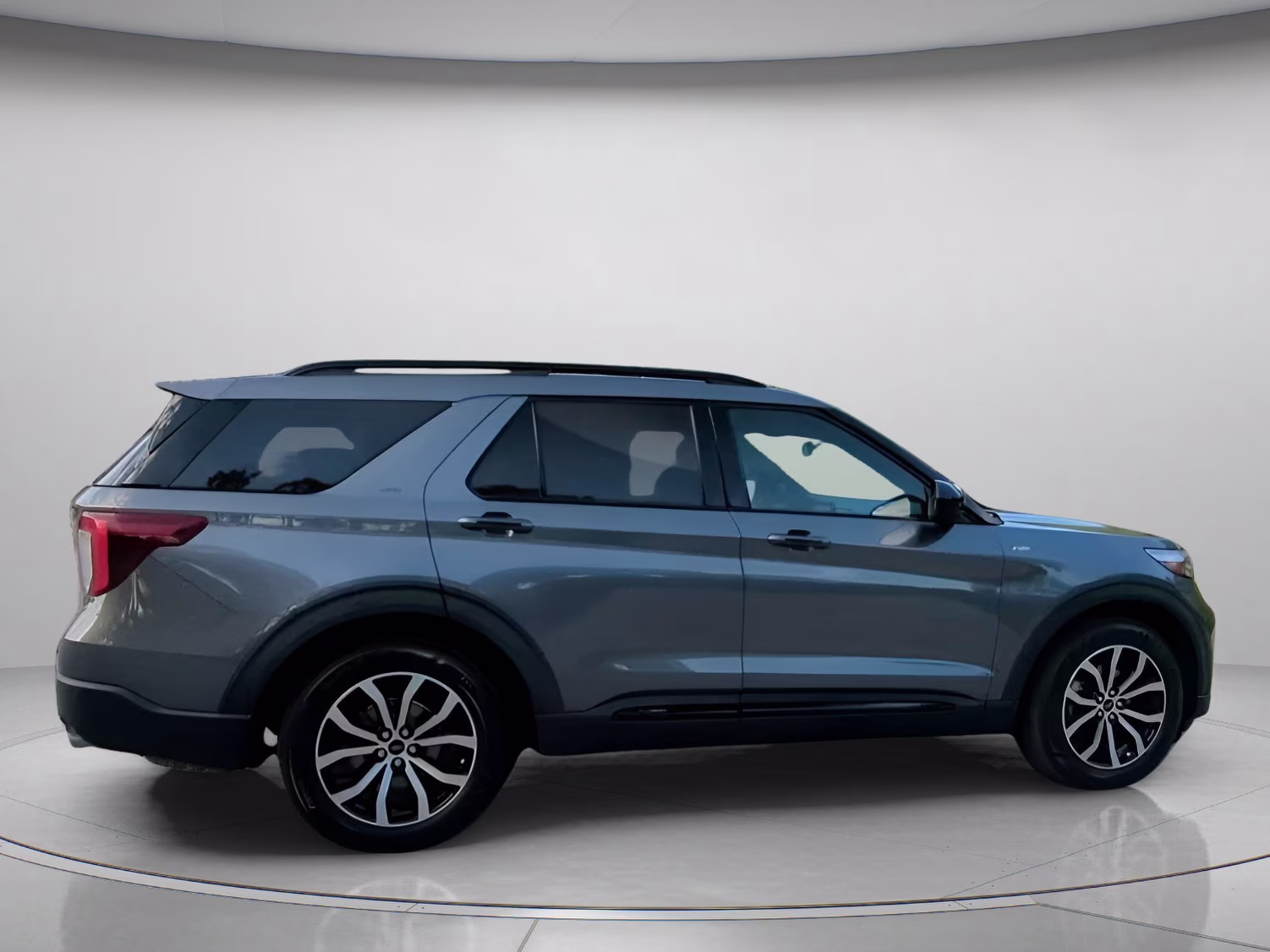 2023 Carbonized Gray Metallic Ford Explorer ST-Line RWD SUV