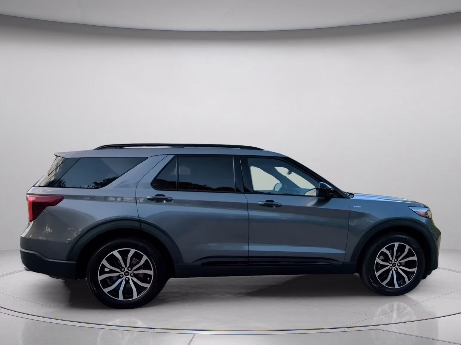 2023 Carbonized Gray Metallic Ford Explorer ST-Line RWD SUV