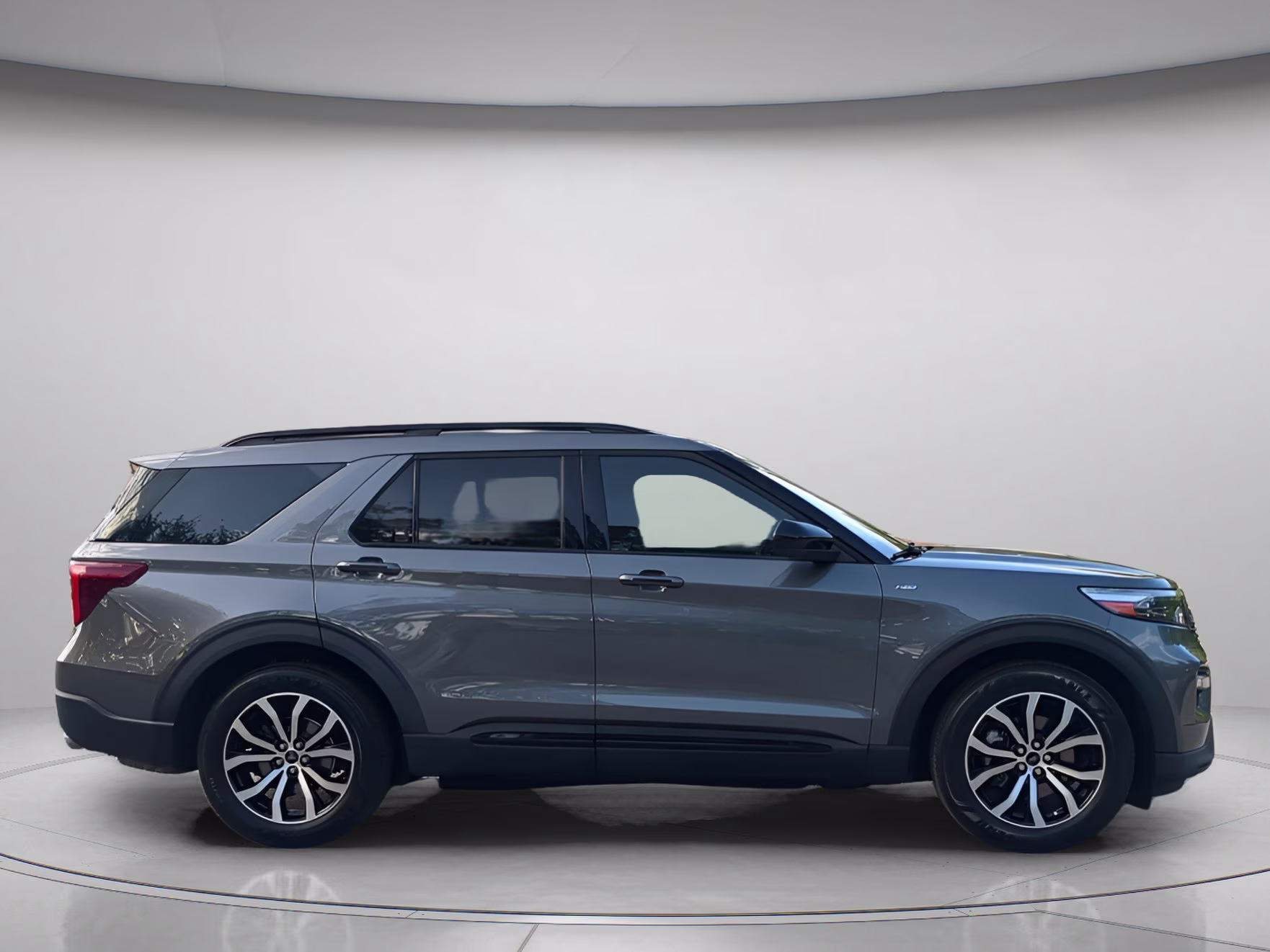 2023 Carbonized Gray Metallic Ford Explorer ST-Line RWD SUV