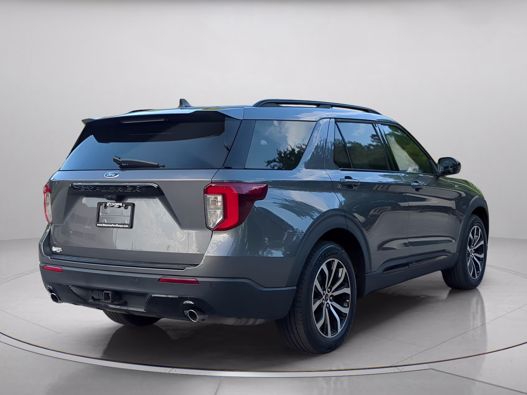 2023 Carbonized Gray Metallic Ford Explorer ST-Line RWD SUV