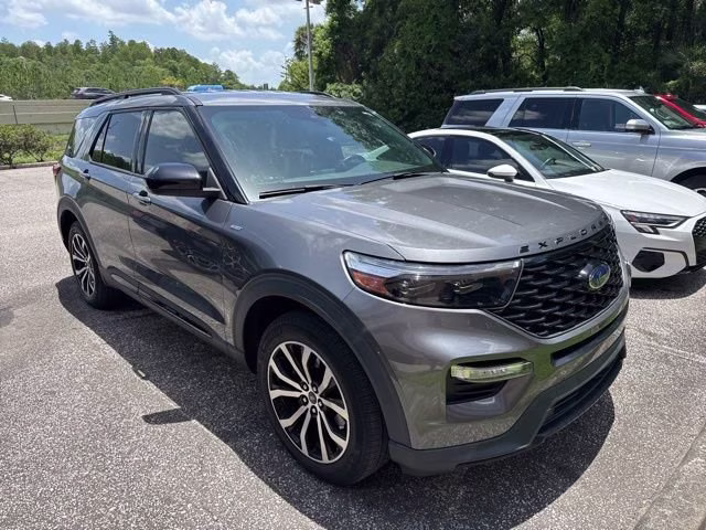 2023 Carbonized Gray Metallic Ford Explorer ST-Line RWD SUV