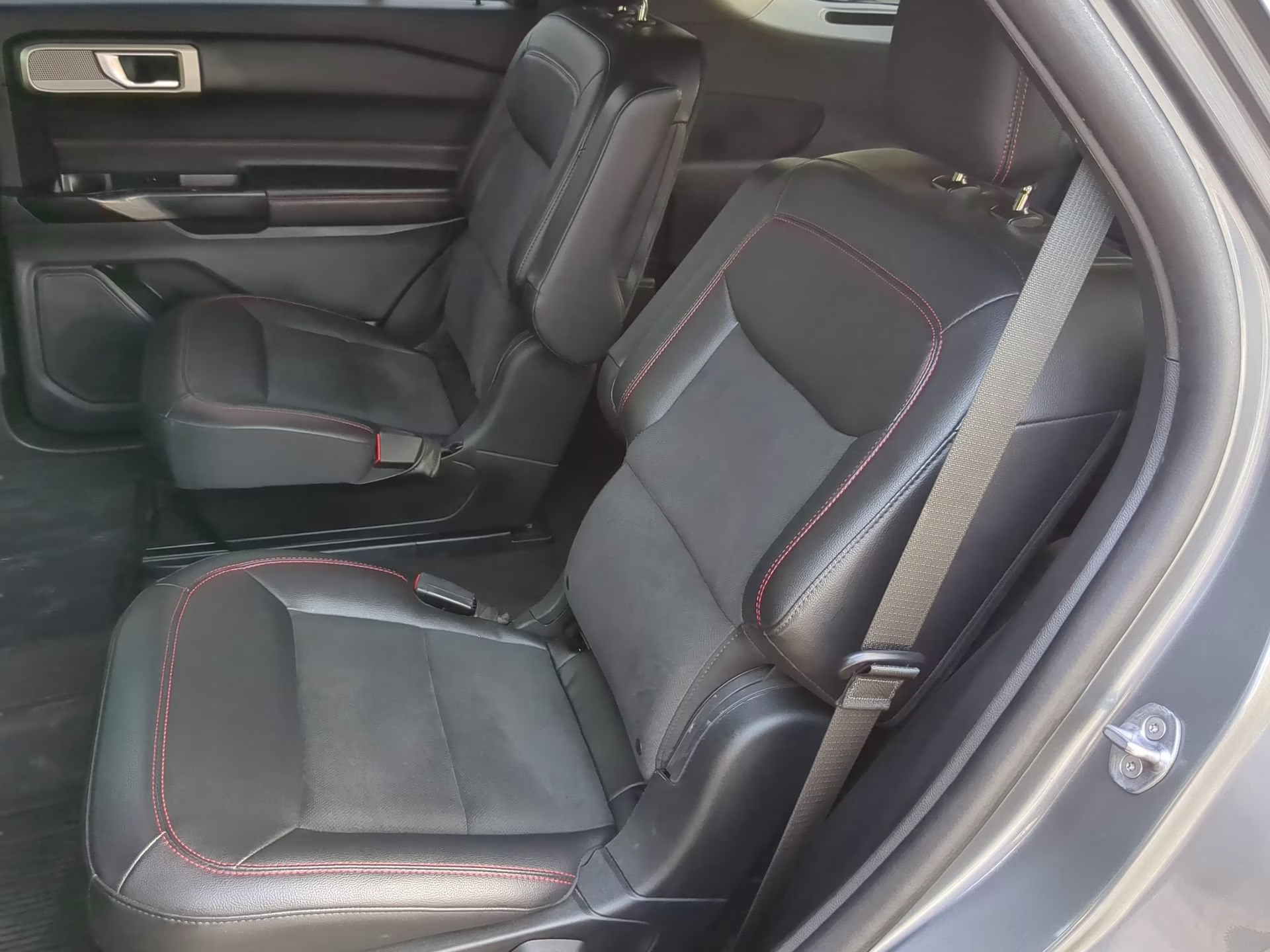 2023 Carbonized Gray Metallic Ford Explorer ST-Line RWD SUV