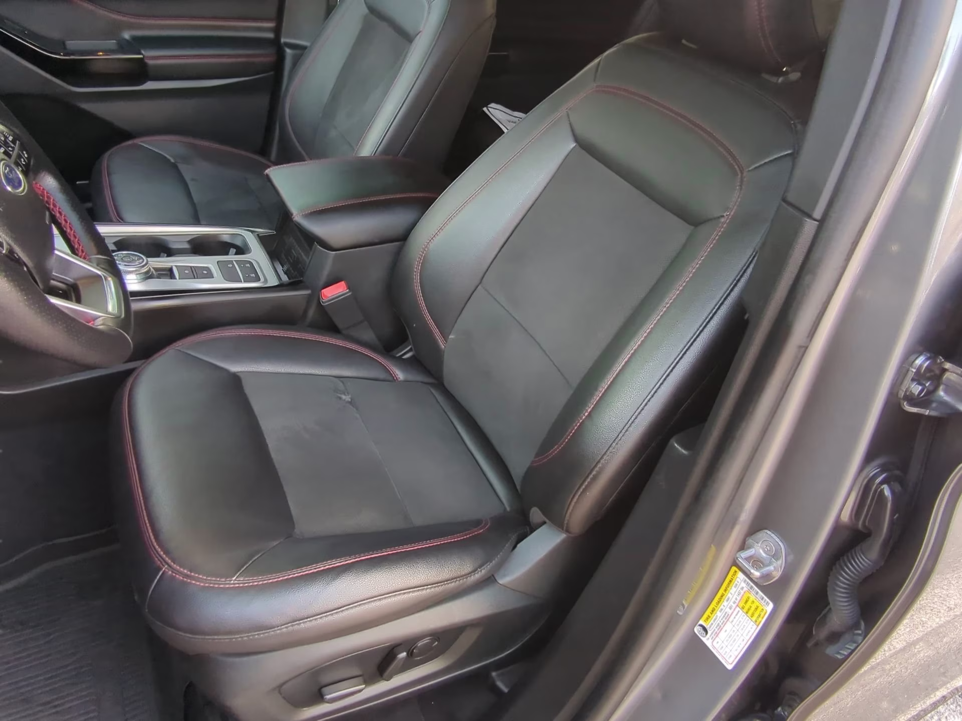 2023 Carbonized Gray Metallic Ford Explorer ST-Line RWD SUV