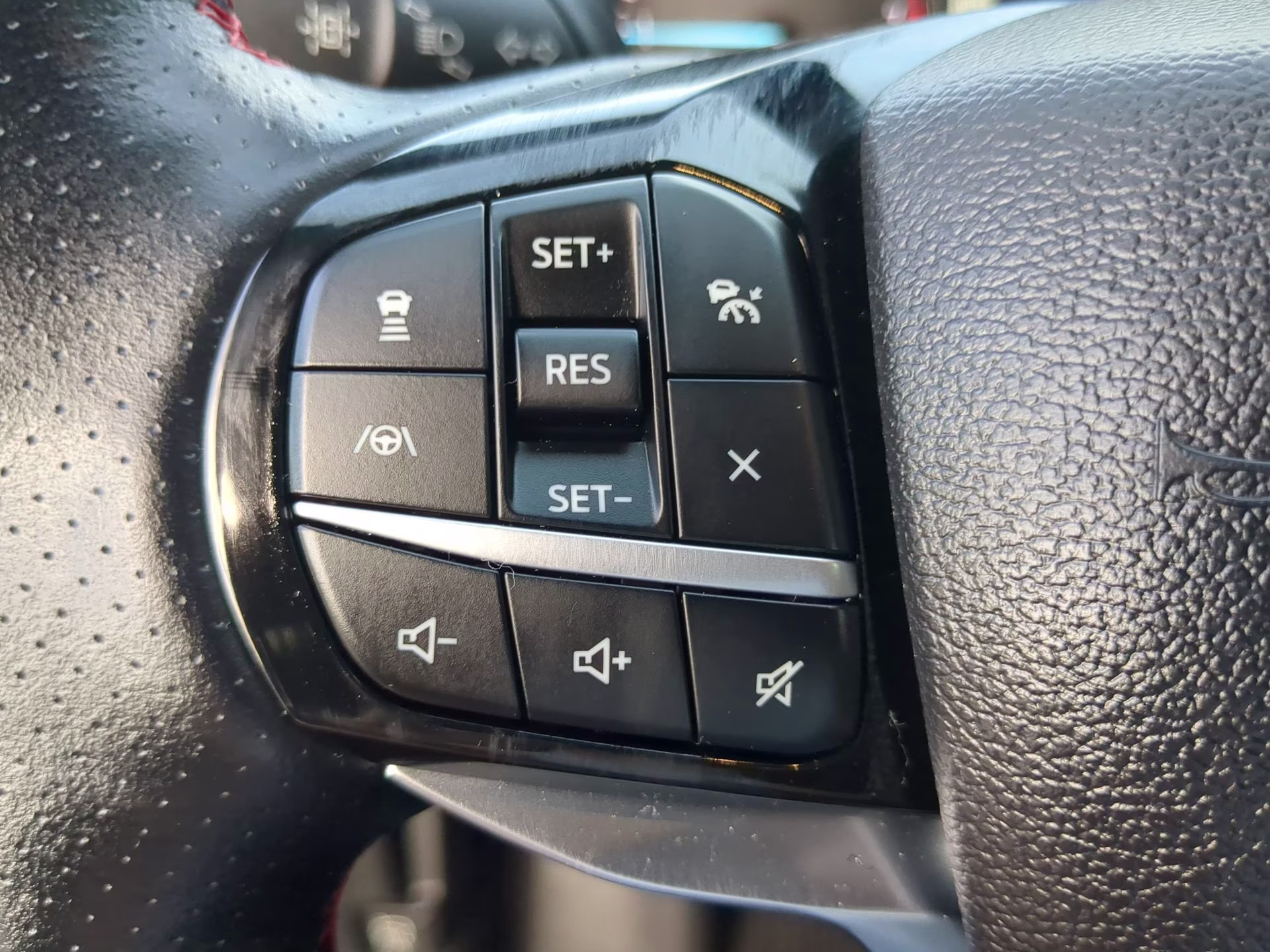 2023 Carbonized Gray Metallic Ford Explorer ST-Line RWD SUV