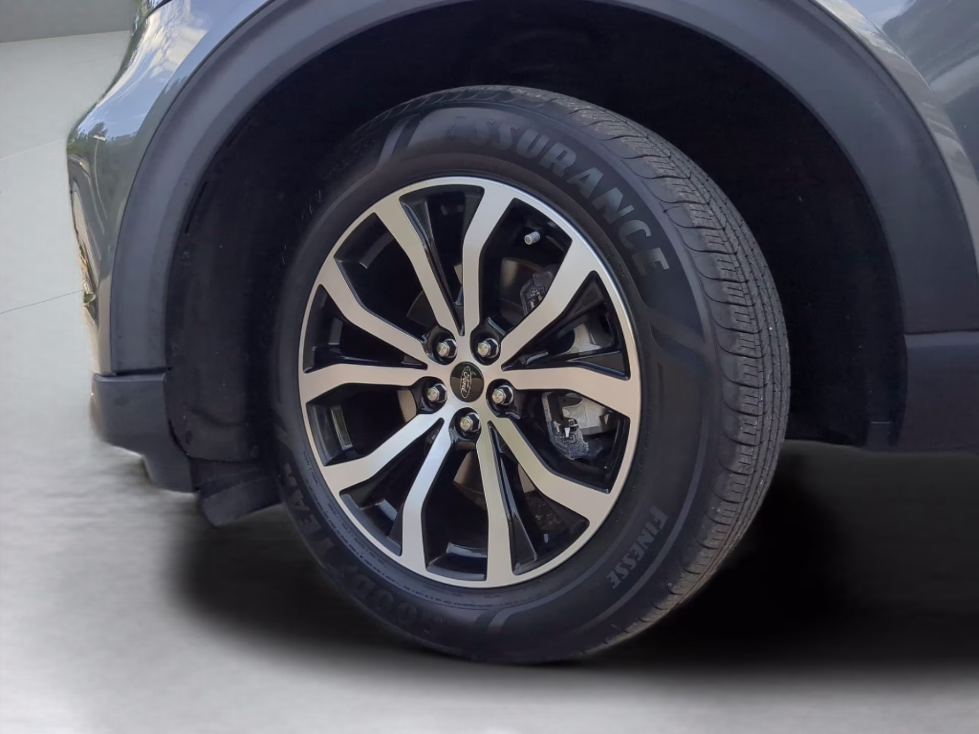 2023 Carbonized Gray Metallic Ford Explorer ST-Line RWD SUV