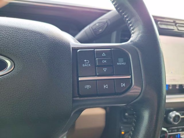 2024 Black Metallic Ford Super Duty F-250 SRW Lariat 4X4 Truck