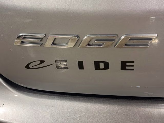 2020 Iconic Silver Metallic Ford Edge SEL AWD SUV