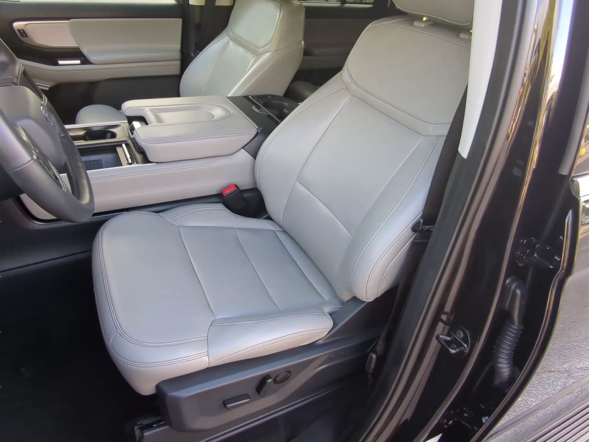 2025 Agate Black Metallic Ford Expedition Max Active 4X4 SUV
