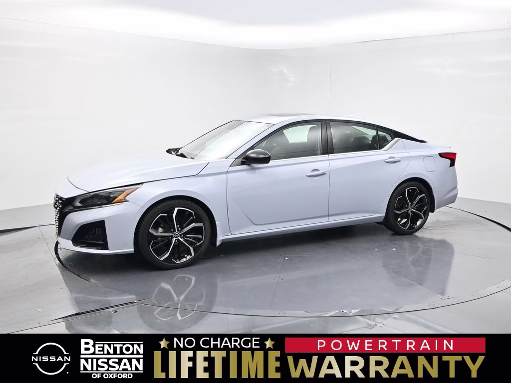 2023 Gray Sky Pearl Nissan Altima 2.5 SR FWD Sedan