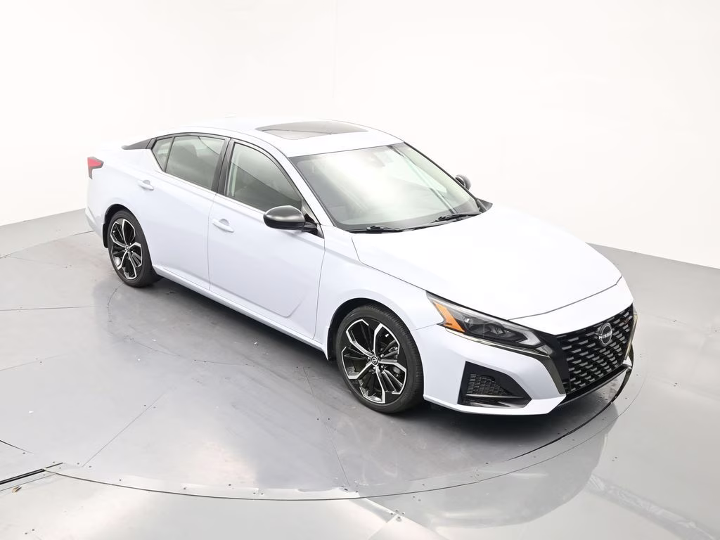 2023 Gray Sky Pearl Nissan Altima 2.5 SR FWD Sedan
