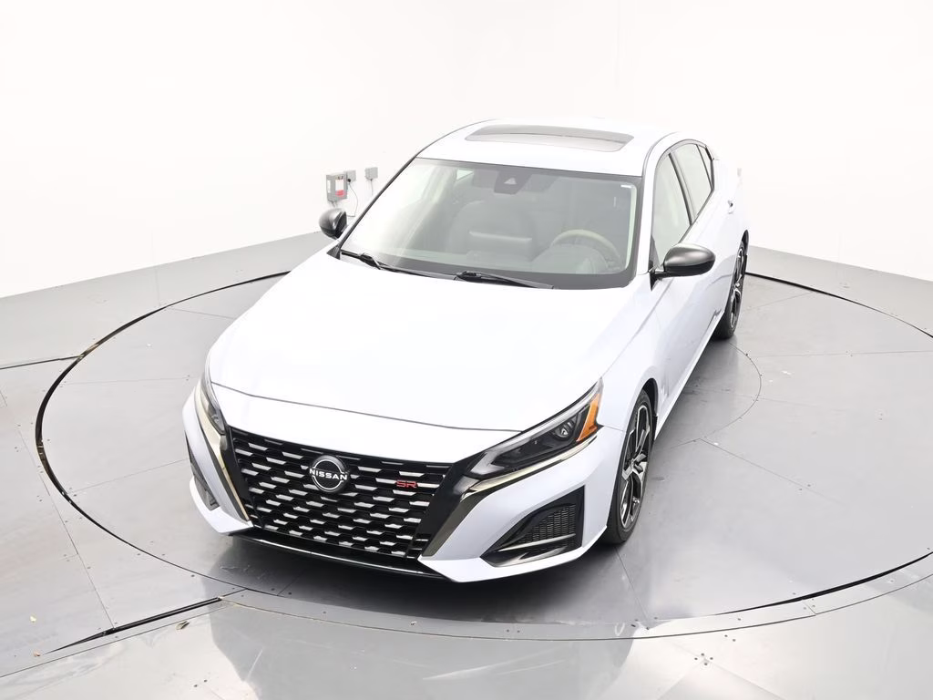 2023 Gray Sky Pearl Nissan Altima 2.5 SR FWD Sedan