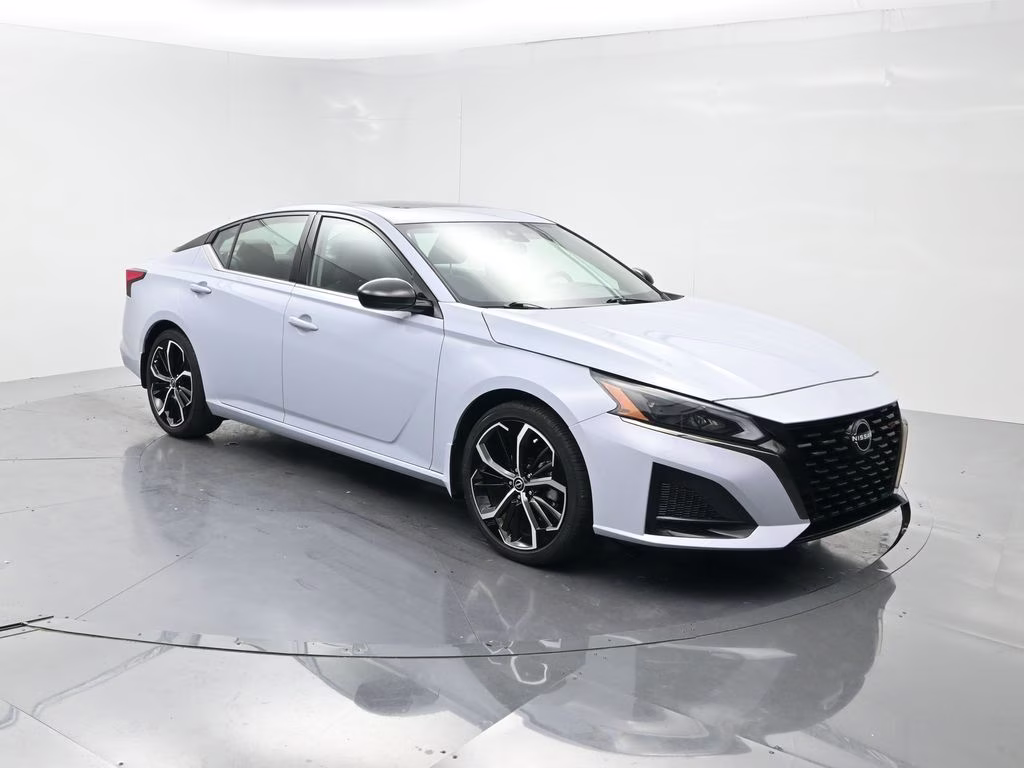 2023 Gray Sky Pearl Nissan Altima 2.5 SR FWD Sedan