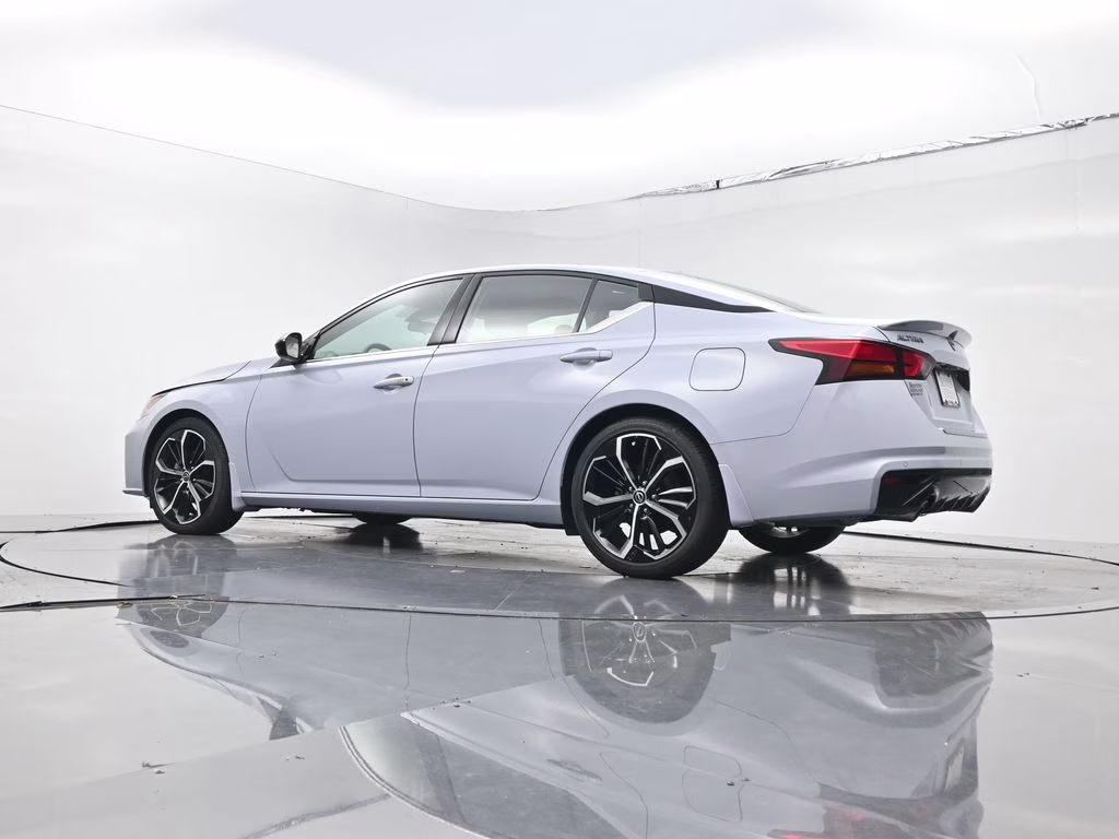 2023 Gray Sky Pearl Nissan Altima 2.5 SR FWD Sedan