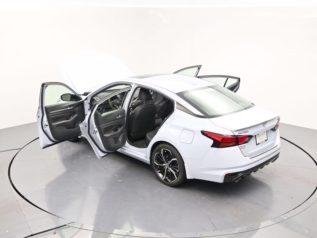 2023 Gray Sky Pearl Nissan Altima 2.5 SR FWD Sedan