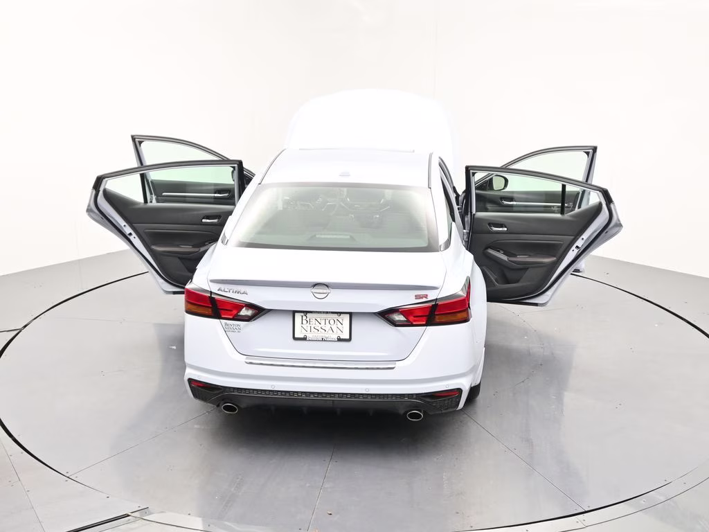 2023 Gray Sky Pearl Nissan Altima 2.5 SR FWD Sedan