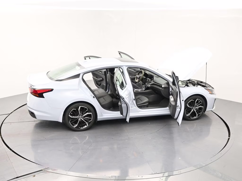 2023 Gray Sky Pearl Nissan Altima 2.5 SR FWD Sedan