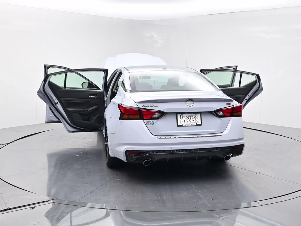 2023 Gray Sky Pearl Nissan Altima 2.5 SR FWD Sedan
