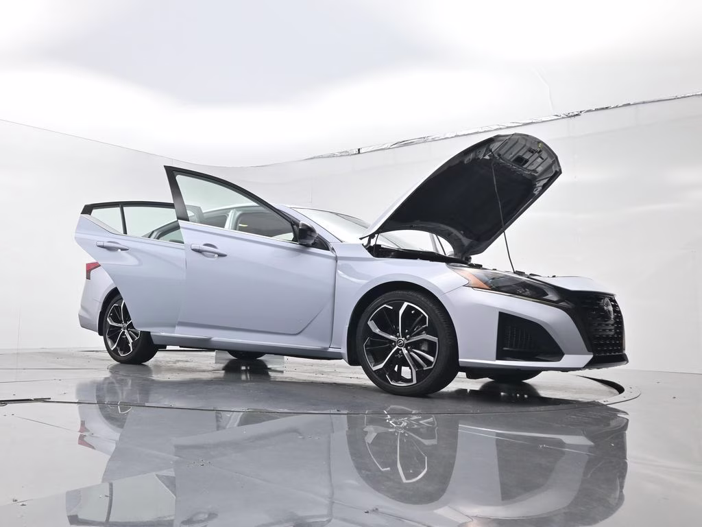 2023 Gray Sky Pearl Nissan Altima 2.5 SR FWD Sedan