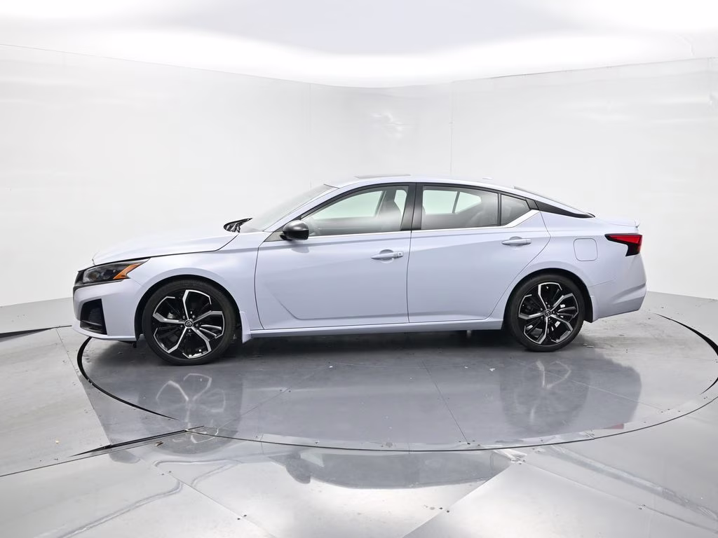2023 Gray Sky Pearl Nissan Altima 2.5 SR FWD Sedan