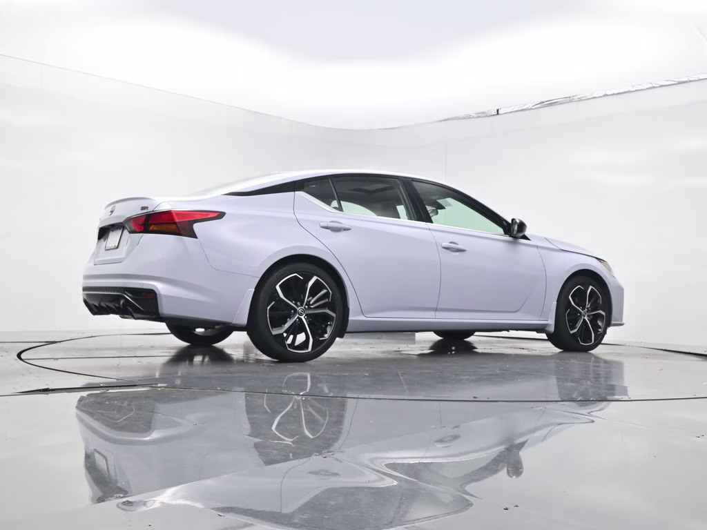 2024 Gray Sky Pearl Nissan Altima 2.5 SR FWD Sedan