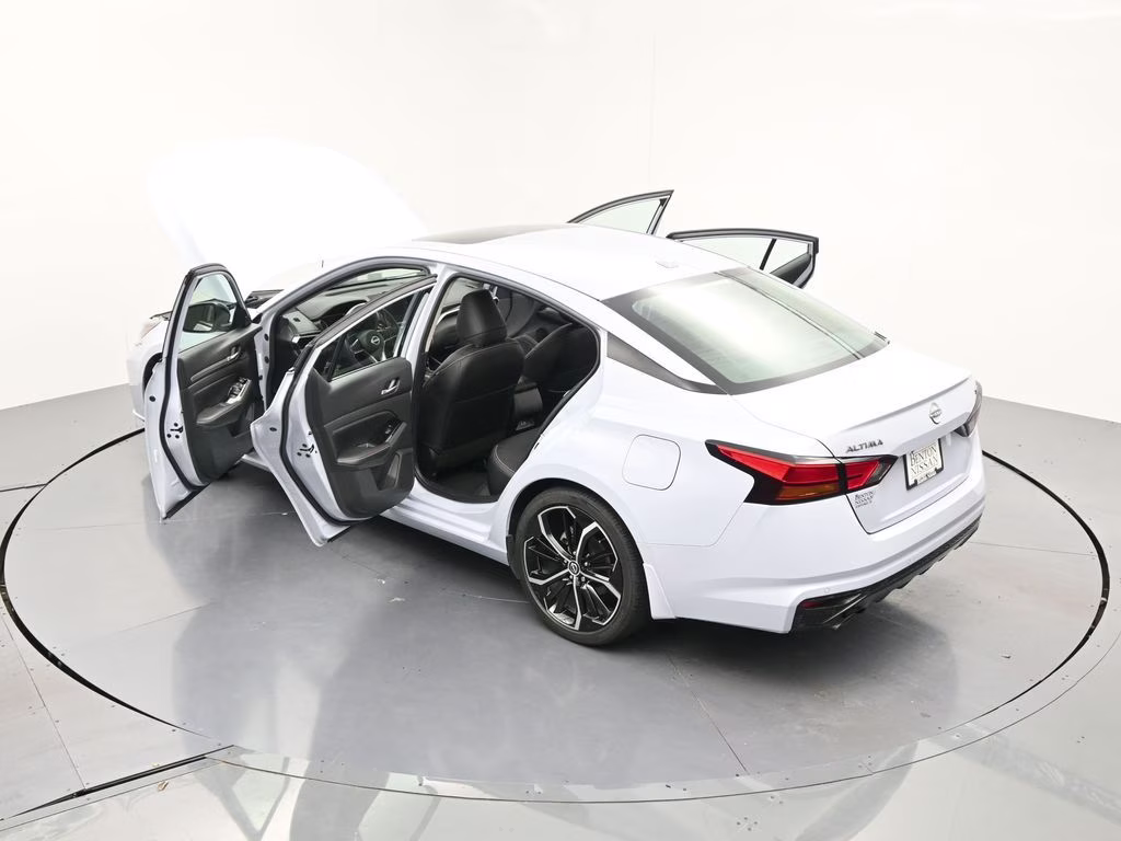 2024 Gray Sky Pearl Nissan Altima 2.5 SR FWD Sedan