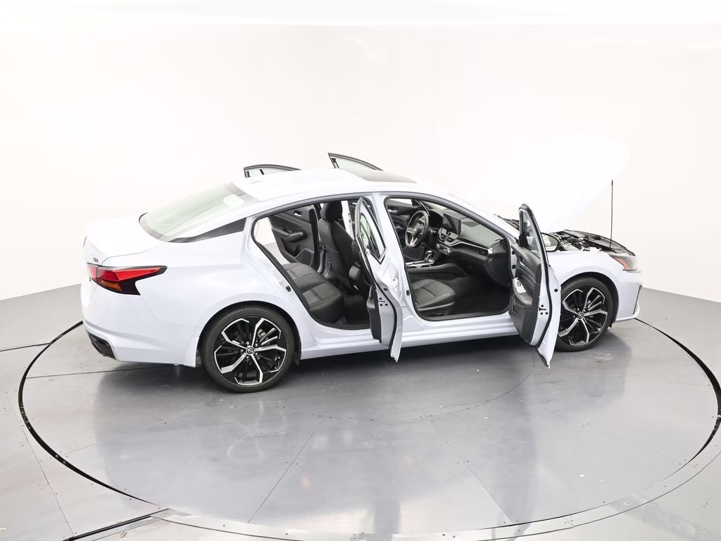 2024 Gray Sky Pearl Nissan Altima 2.5 SR FWD Sedan