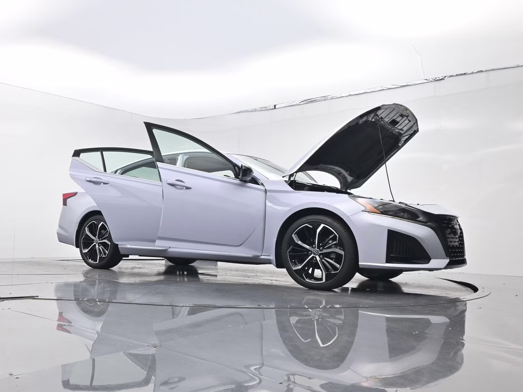 2024 Gray Sky Pearl Nissan Altima 2.5 SR FWD Sedan