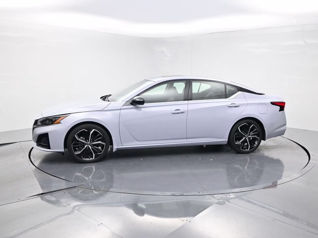 2024 Gray Sky Pearl Nissan Altima 2.5 SR FWD Sedan