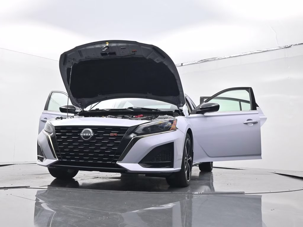 2024 Gray Sky Pearl Nissan Altima 2.5 SR FWD Sedan
