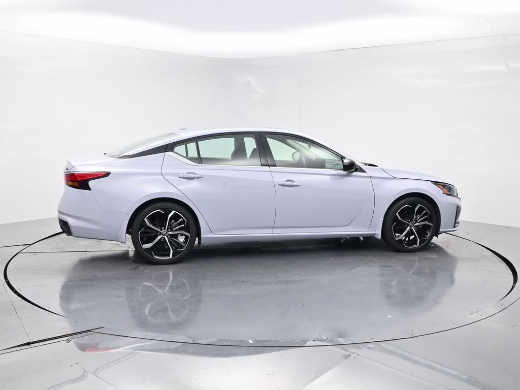 2024 Gray Sky Pearl Nissan Altima 2.5 SR FWD Sedan