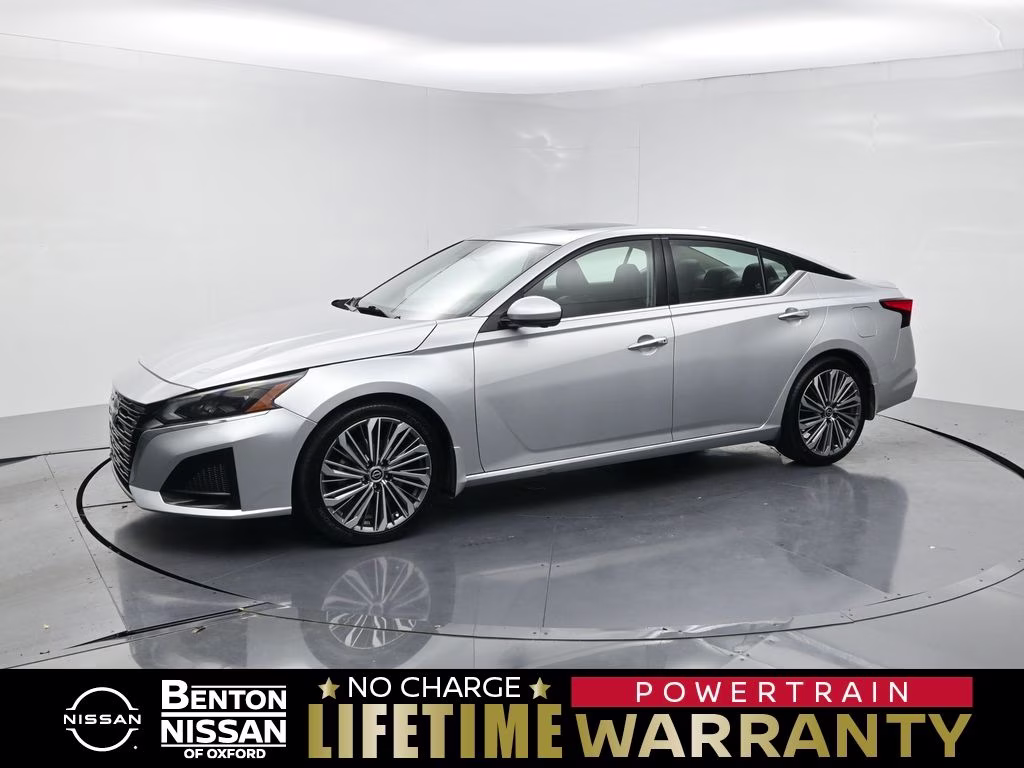 2023 Brilliant Silver Metallic Nissan Altima 2.5 SL FWD Sedan