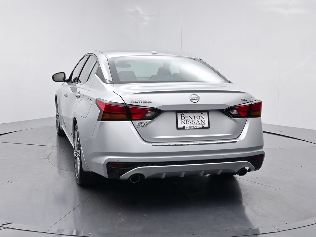 2023 Brilliant Silver Metallic Nissan Altima 2.5 SL FWD Sedan
