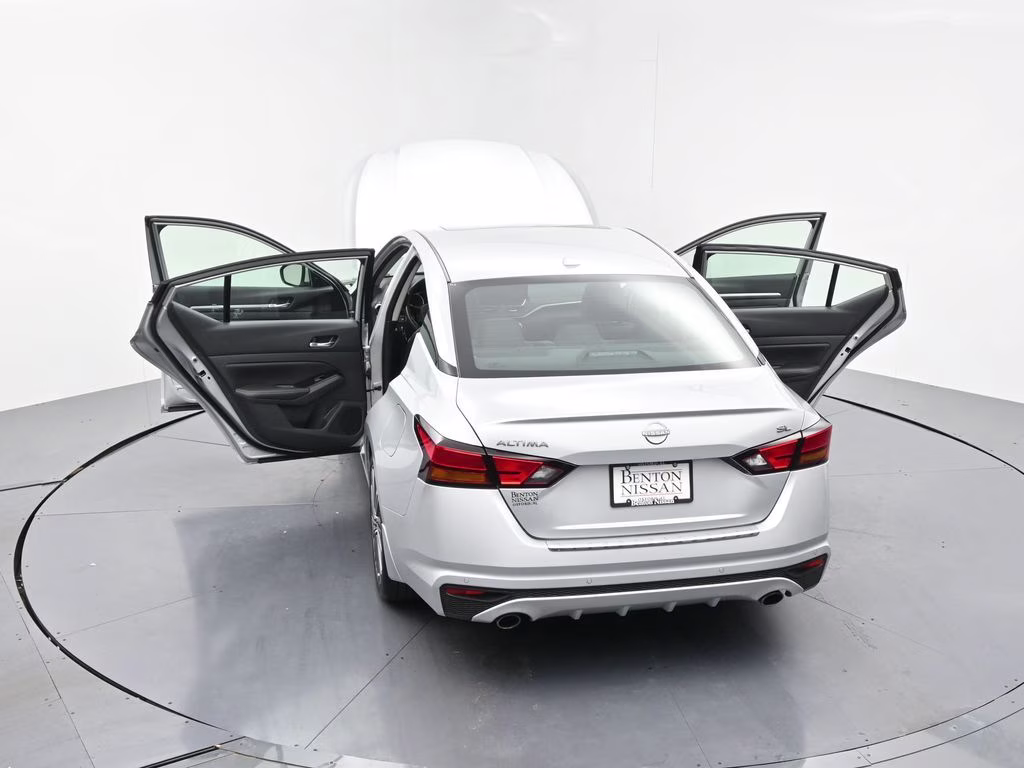 2023 Brilliant Silver Metallic Nissan Altima 2.5 SL FWD Sedan
