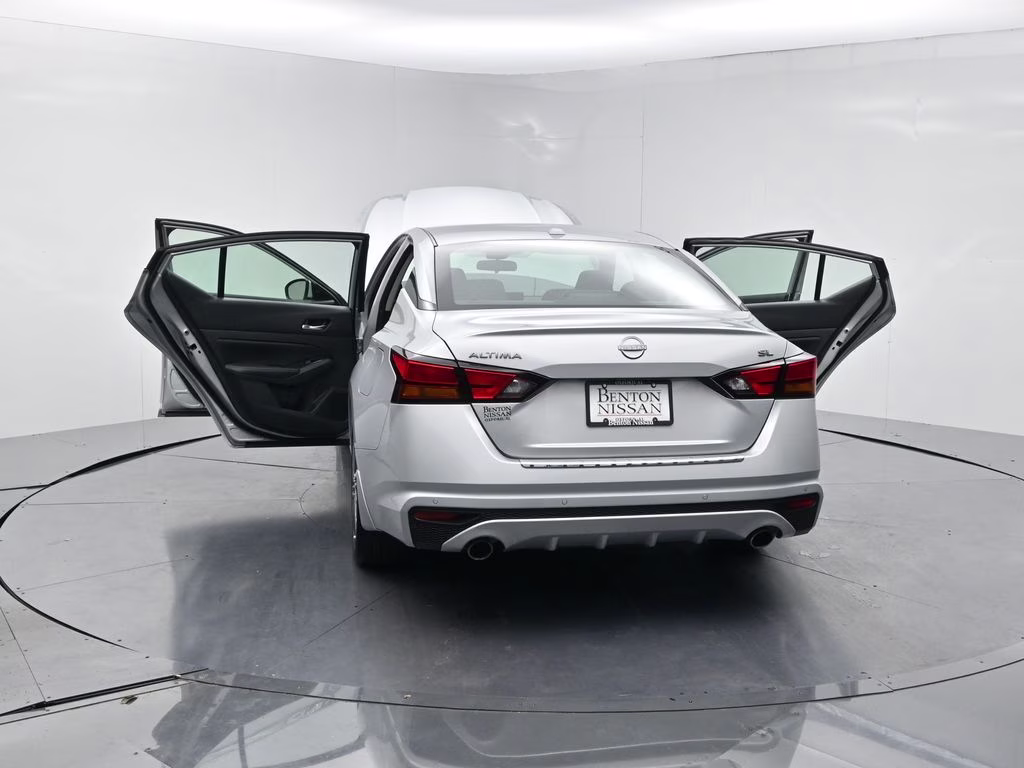 2023 Brilliant Silver Metallic Nissan Altima 2.5 SL FWD Sedan