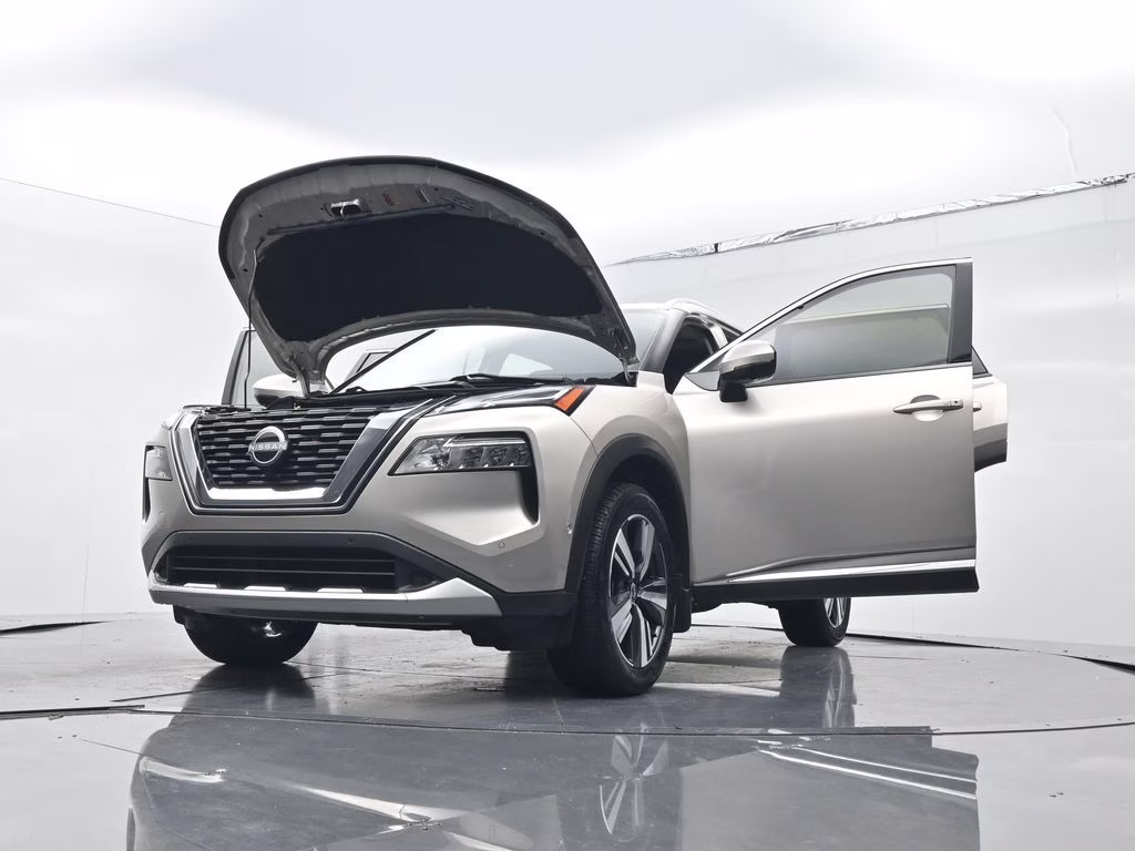 2023 Champagne Silver Metallic Nissan Rogue Platinum FWD SUV