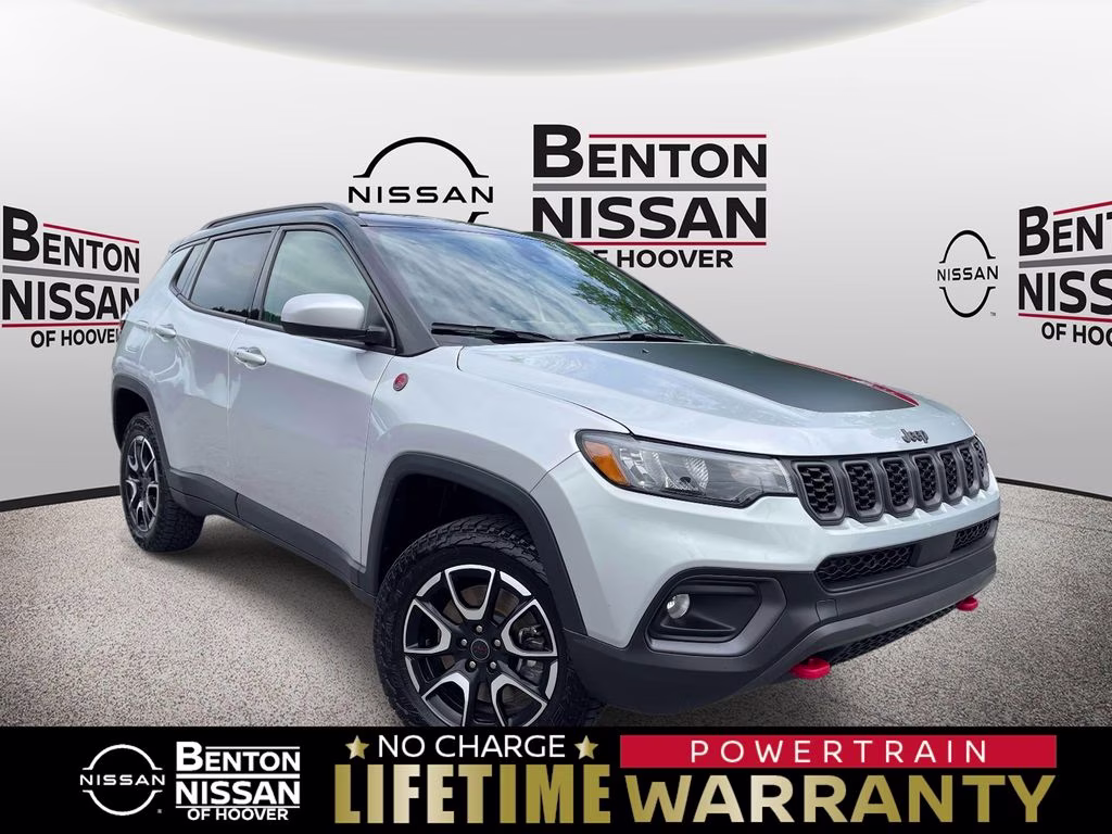 2025 Silver Zynith Metallic Clearcoat Jeep Compass Trailhawk 4X4 SUV