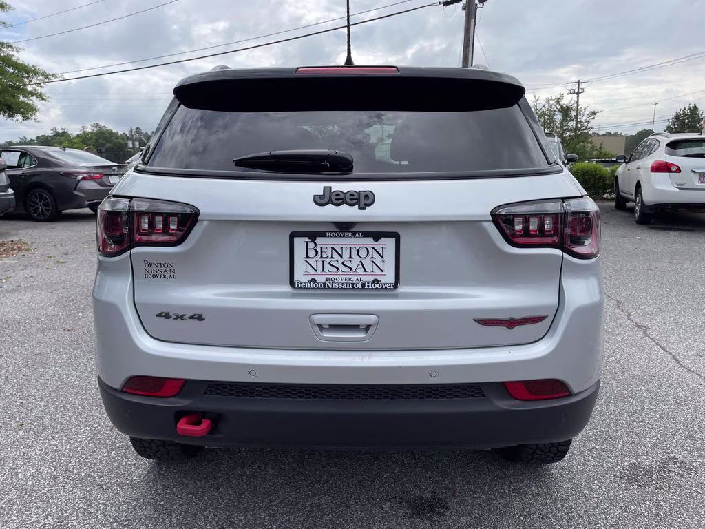 2025 Silver Zynith Metallic Clearcoat Jeep Compass Trailhawk 4X4 SUV