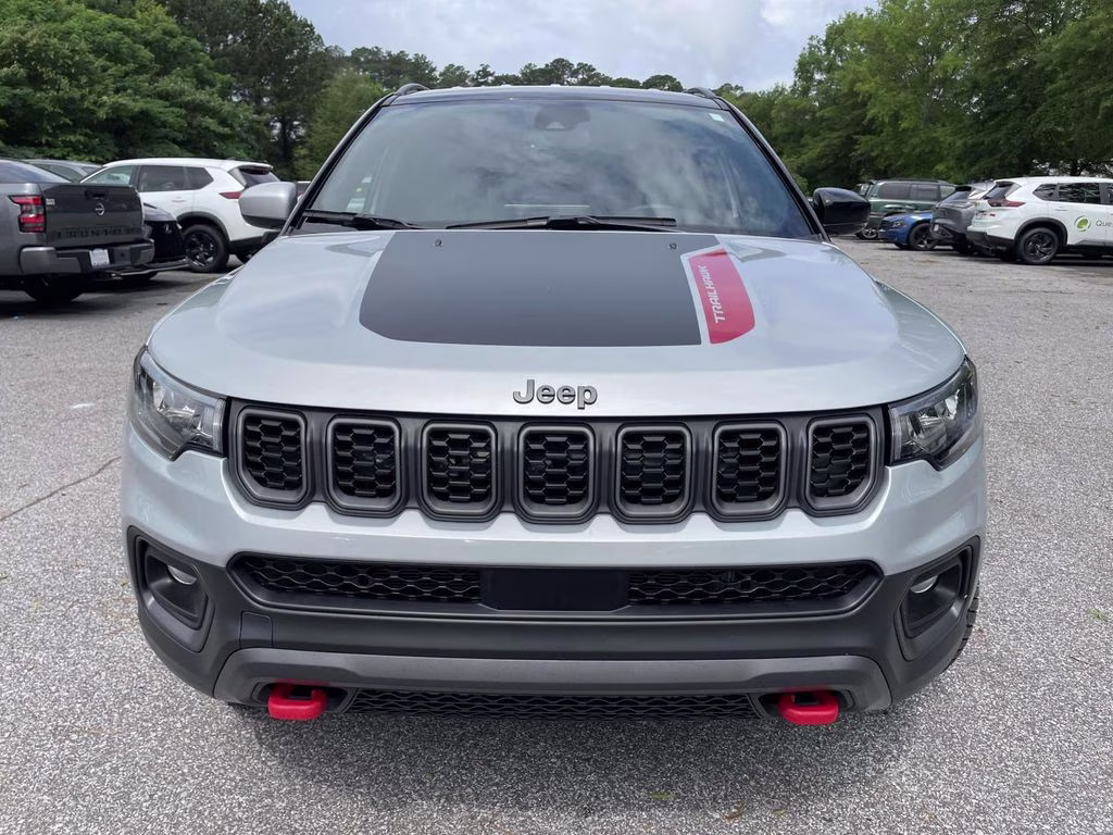 2025 Silver Zynith Metallic Clearcoat Jeep Compass Trailhawk 4X4 SUV
