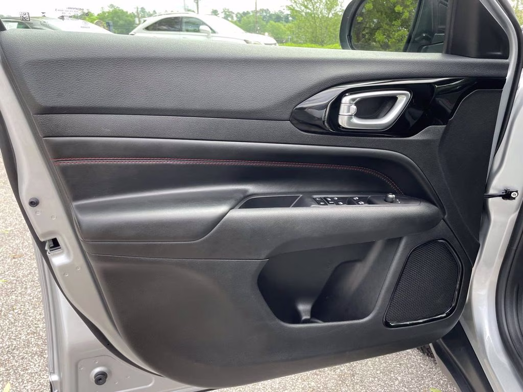 2025 Silver Zynith Metallic Clearcoat Jeep Compass Trailhawk 4X4 SUV