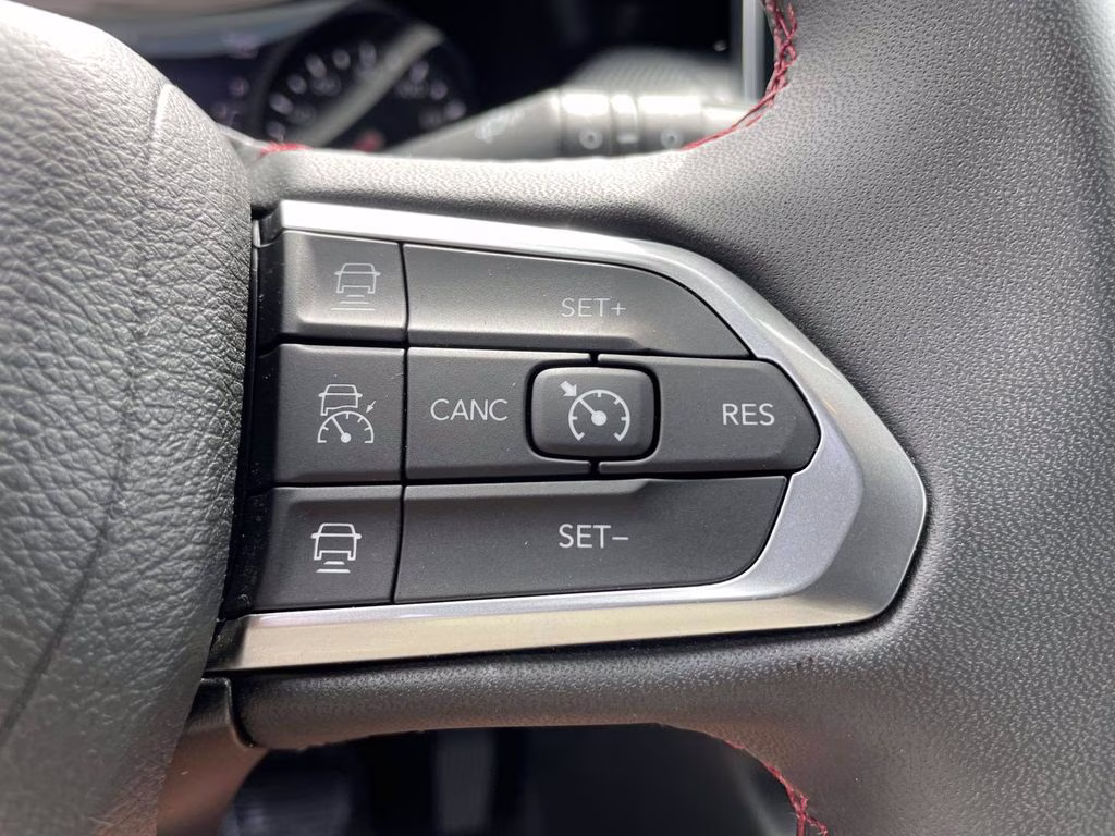 2025 Silver Zynith Metallic Clearcoat Jeep Compass Trailhawk 4X4 SUV