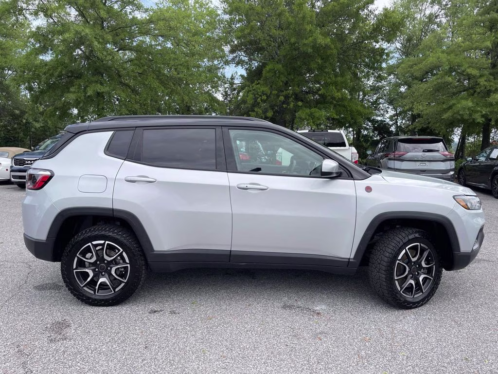 2025 Silver Zynith Metallic Clearcoat Jeep Compass Trailhawk 4X4 SUV