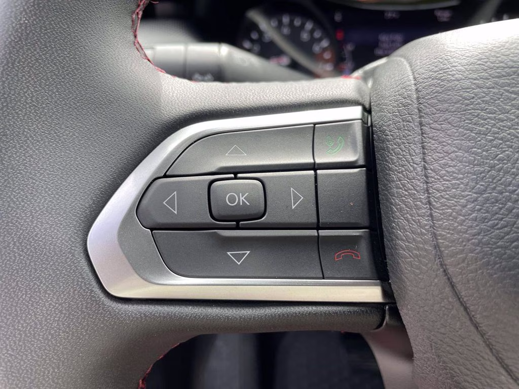2025 Silver Zynith Metallic Clearcoat Jeep Compass Trailhawk 4X4 SUV