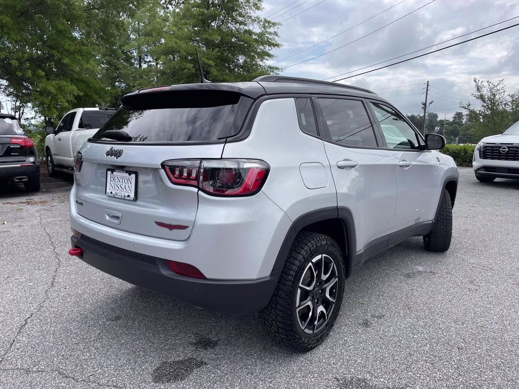 2025 Silver Zynith Metallic Clearcoat Jeep Compass Trailhawk 4X4 SUV
