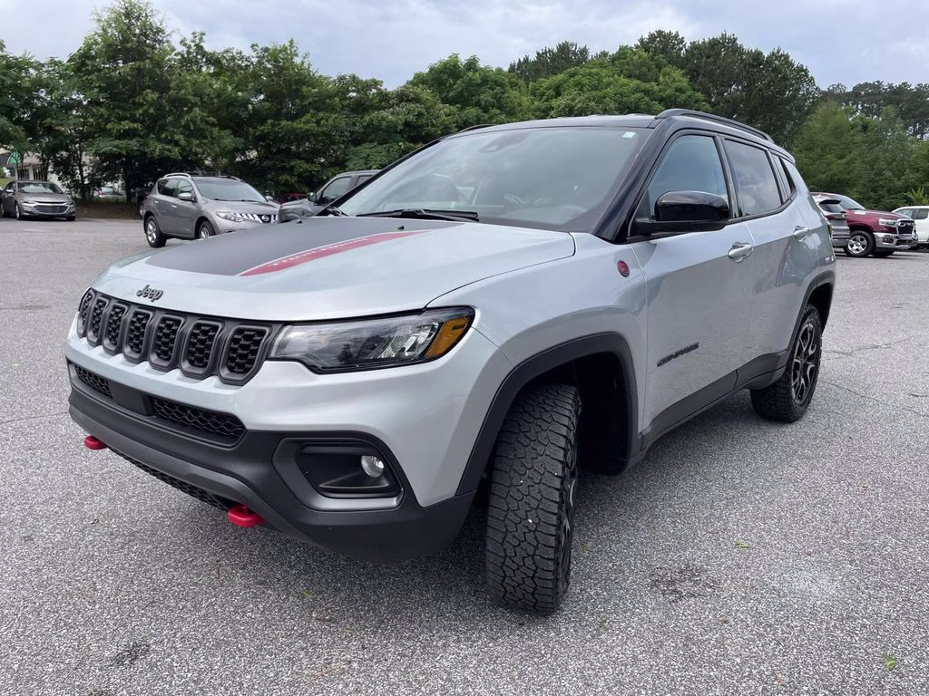 2025 Silver Zynith Metallic Clearcoat Jeep Compass Trailhawk 4X4 SUV