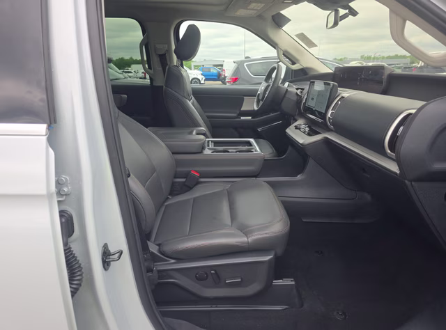 2025 Space Silver Metallic Ford Expedition Max Active 4X4 SUV