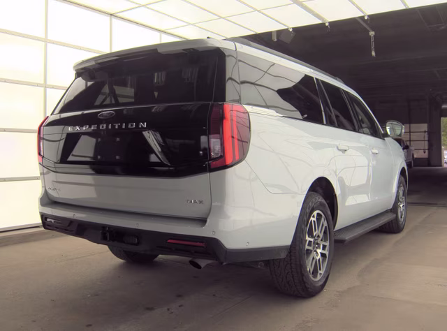 2025 Space Silver Metallic Ford Expedition Max Active 4X4 SUV