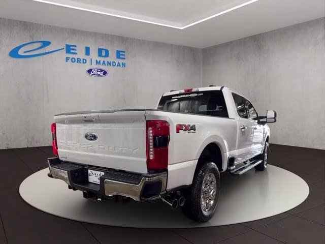 2026 Oxford White Ford Super Duty F-350 SRW Lariat Chrome 4X4 Truck