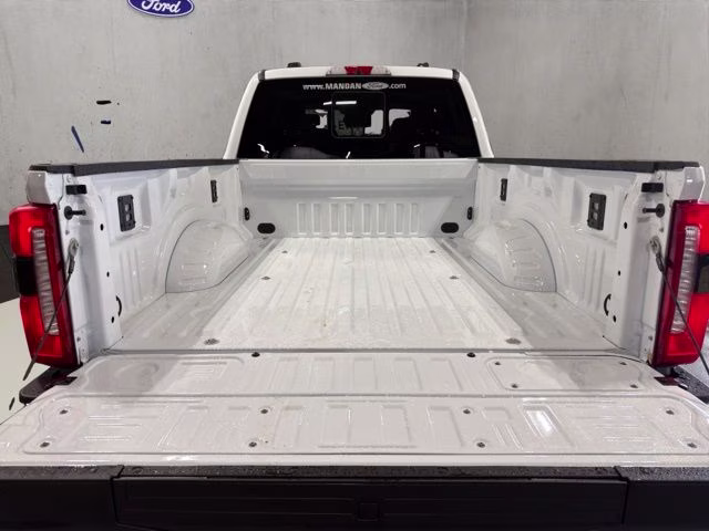 2026 Oxford White Ford Super Duty F-350 SRW Lariat Chrome 4X4 Truck