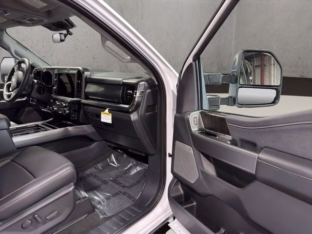 2026 Oxford White Ford Super Duty F-350 SRW Lariat Chrome 4X4 Truck